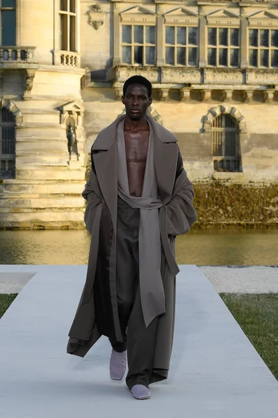 Look 18